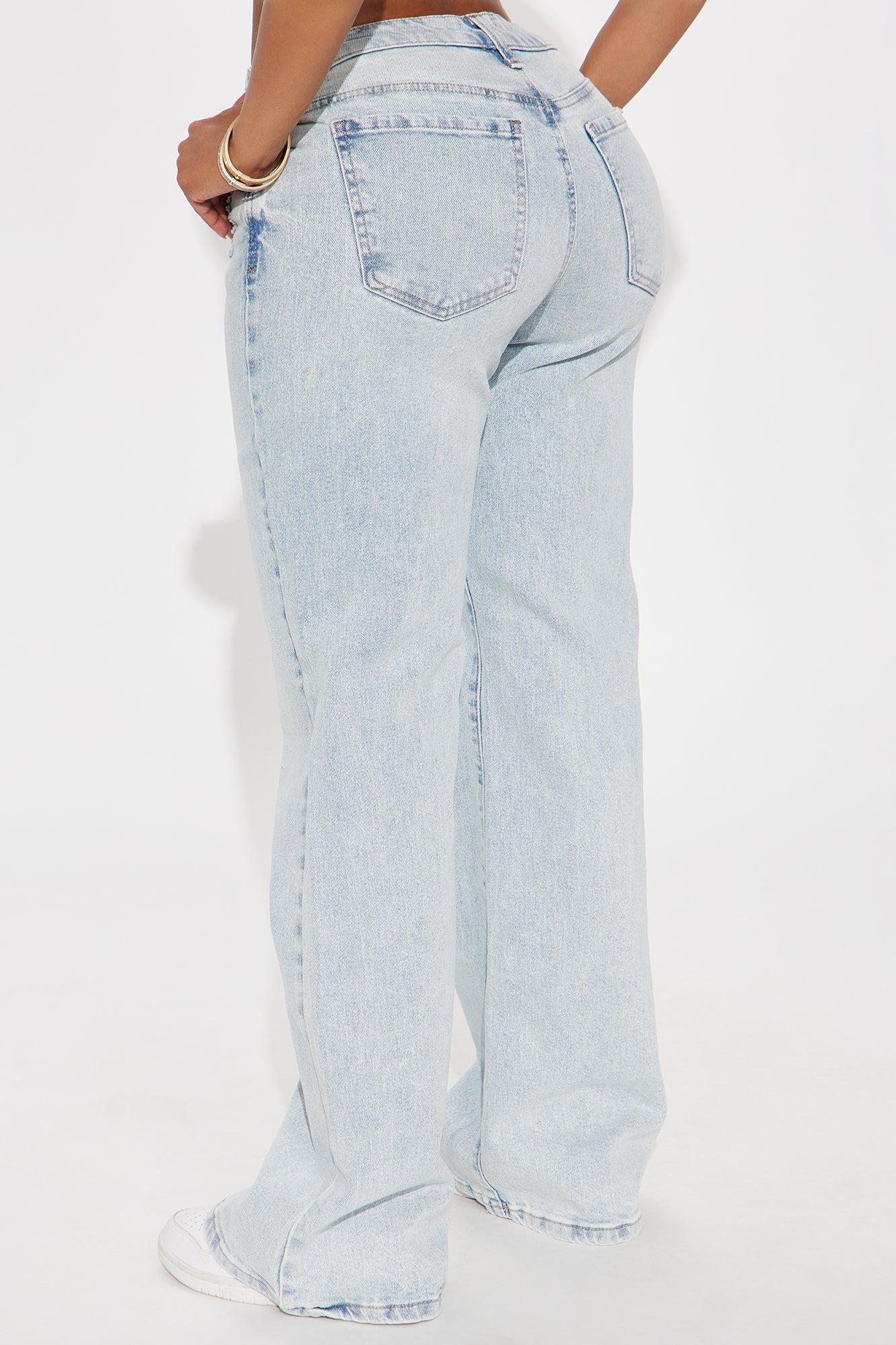 Mellow Moments Low Rise Wide Leg Jeans - Light Wash
